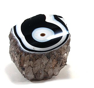 <span class="mw-page-title-main">Onyx</span> Banded variety