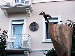 Derselbe Balkon, mit Statue „Die Möwe“, Anton-Tschechow-Platz