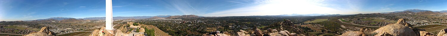 360 grada panorama vido de la urbo prenita el la pinto de monto Rubidoux