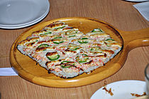 Sushi pizza proveniente de un restaurante hawaiano.