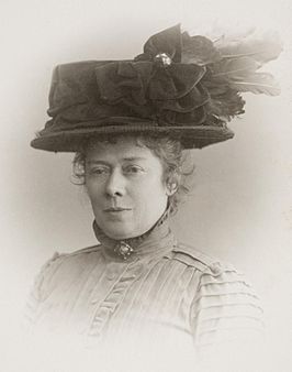 Portretfoto van Suze Robertson (voor 1900)