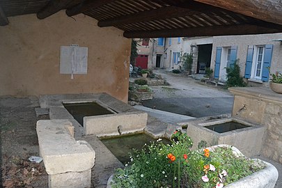 Lavoir hameau de Saint Estève.