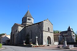 Skyline of Azat-le-Ris