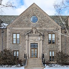 Entrance to the Palmer Library at Connecticut College.