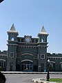 Ramoji Film City, расположенная в Хайдарабаде, вписана в Книгу рекордов Гиннесса как крупнейшая в мире киностудия.[14]