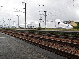 La rame no 997 stationnée en gare de Plouaret-Trégor le 5 juillet 2023, lors d'une campagne d'essais sur le réseau ferré national.