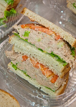 <span class="mw-page-title-main">Tuna fish sandwich</span> Type of sandwich