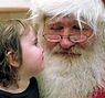 Portrait moderne du père Noël fréquemment montré comme écoutant les souhaits de Noël des enfants.