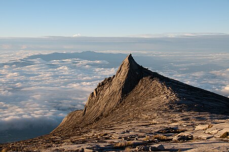 Un des sommets du Mont Kinabalu