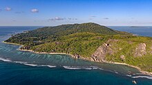 Luftbild Insel La Digue Seychellen.DNG (39617026111).jpg