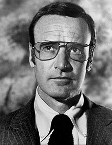 Richard Anderson as Oscar Goldman.JPG