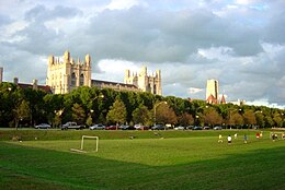 Towers of the Main Quadrangle of the University of Chicago (seen from Midway Plaisance).jpg