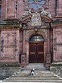 Portal der Neubaukirche mit Wappen der Bischöfe Julius Echter von Mespelbrunn und Philipp Adolf von Ehrenberg