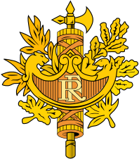 Frankrikes riksvapen är ett statsemblem och saknar vapensköld, men har ändå en utformning med bland annat fasces som är heraldiska symboler.