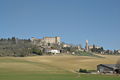 Semis au printemps au pied du château de Montgey