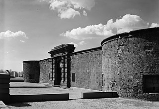 <span class="mw-page-title-main">Castle Clinton</span> Restored fort in Manhattan, New York