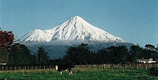 <span class="mw-page-title-main">Mount Taranaki</span> Volcano in North Island of New Zealand