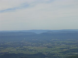 <span class="mw-page-title-main">Massanutten Mountain</span> Ridge in the Appalachians in Virginia, United States