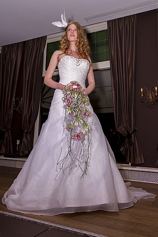 <span class="mw-page-title-main">Wedding dress</span> Dress worn by a bride during the wedding ceremony