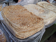 Armenian lavash Pan armenio en el mercado de Yerevan.JPG