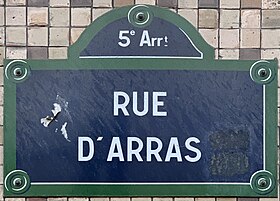 Voir la plaque.