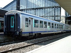 Voiture USI en livrée gris et bleu TER.