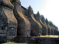 Paoay kirik Filipiinidel laiade tugipiilaritega, mis iseloomustavad 17. sajandi kohalikku stiili