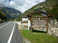 Panneau de bienvenue à l'entrée du territoire de la commune d'Issime et de la communauté de montagne Walser - haute vallée du Lys.