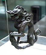 Dragon en bronze provenant du site de Huiningfu dans le district d'Acheng, de la collection du musée provincial du Heilongjiang.