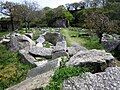 L'ancienne carrière de Kerglonou (Chanter Braz) : blocs de granite laissés sur place, abandonnés.