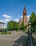 Ev. Kreuzeskirche mit Weberplatz in Essen