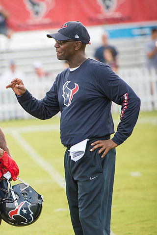 <span class="mw-page-title-main">Larry Kirksey</span> American football coach (born 1951)