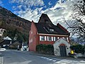 Lateral da Casa Vermella, propiedade da familia Rheinberger, edificio medieval máis antigo da cidade.[5]