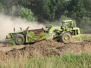 <span class="mw-page-title-main">Wheel tractor-scraper</span> Type of heavy equipment used for earthmoving