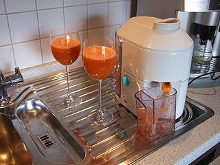 <span class="mw-page-title-main">Juicer</span> Tool for extracting fruit and vegetable juices