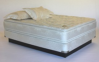 <span class="mw-page-title-main">Mattress</span> Large soft sheet for laying on to sleep