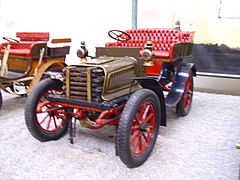 Um automóvel Decauville de 1903.