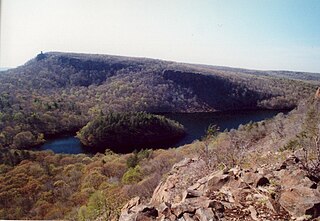 <span class="mw-page-title-main">Fault block</span> Large blocks of rock created by tectonic and localized stresses in Earths crust