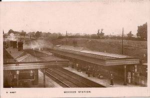 Weedon railway station.jpg