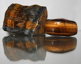 <span class="mw-page-title-main">Tiger's eye</span> Chatoyant gemstone from the quartz family