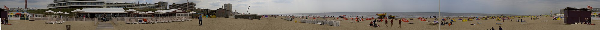 Panorama van het strand bij Zandvoort