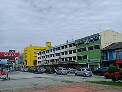 Pemandangan bangunan kedai-kedai di bandar Batu Pahat, Johor.