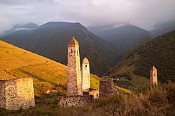 Historické obranné věže v ingušských horách