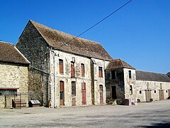 Le logis de l'ancienne grange monastique de Fourcheret, qui a perdu sa fonction avec la construction d'un manoir à droite de l'entrée de la cour de ferme en 1879.