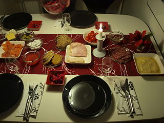 <span class="mw-page-title-main">Joulupöytä</span> Traditional assortment of foods served at Christmas in Finland