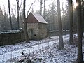 Langebrücker Saugarten: Geräte- bzw. Wärterhaus und Einfriedungsmauer