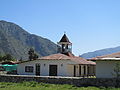 Kirche mit Pfarrhaus des ehemaligen Fundo El Manzano. Lehmziegelgebäude mit Eichenbalken-Struktur und Fußboden aus gebrannten Ziegeln.[8][9] (33° 35′ 15″ S, 70° 23′ 24″ W-33.5875-70.39902[4])