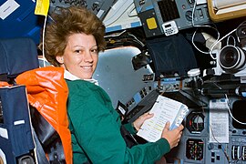 Eileen Collins (S93-E-5033, 1999-07-24)