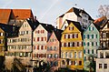 Farbenfrohe Fassaden am Neckarufer der alten Universitätsstadt Tübingen