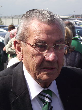 <span class="mw-page-title-main">Sean Fallon (footballer)</span> Irish footballer (1922–2013)